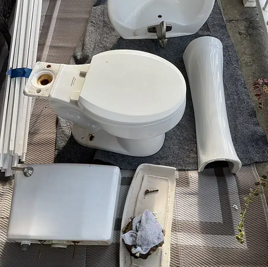 Toilet installation and bathroom plumbing repair in Pittsburgh, PA by Taggart Plumbing